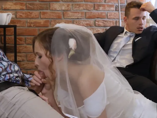 sex lai may bay Cô dâu vụng trộm với trai ngay trước mặt ông chồng mới cưới